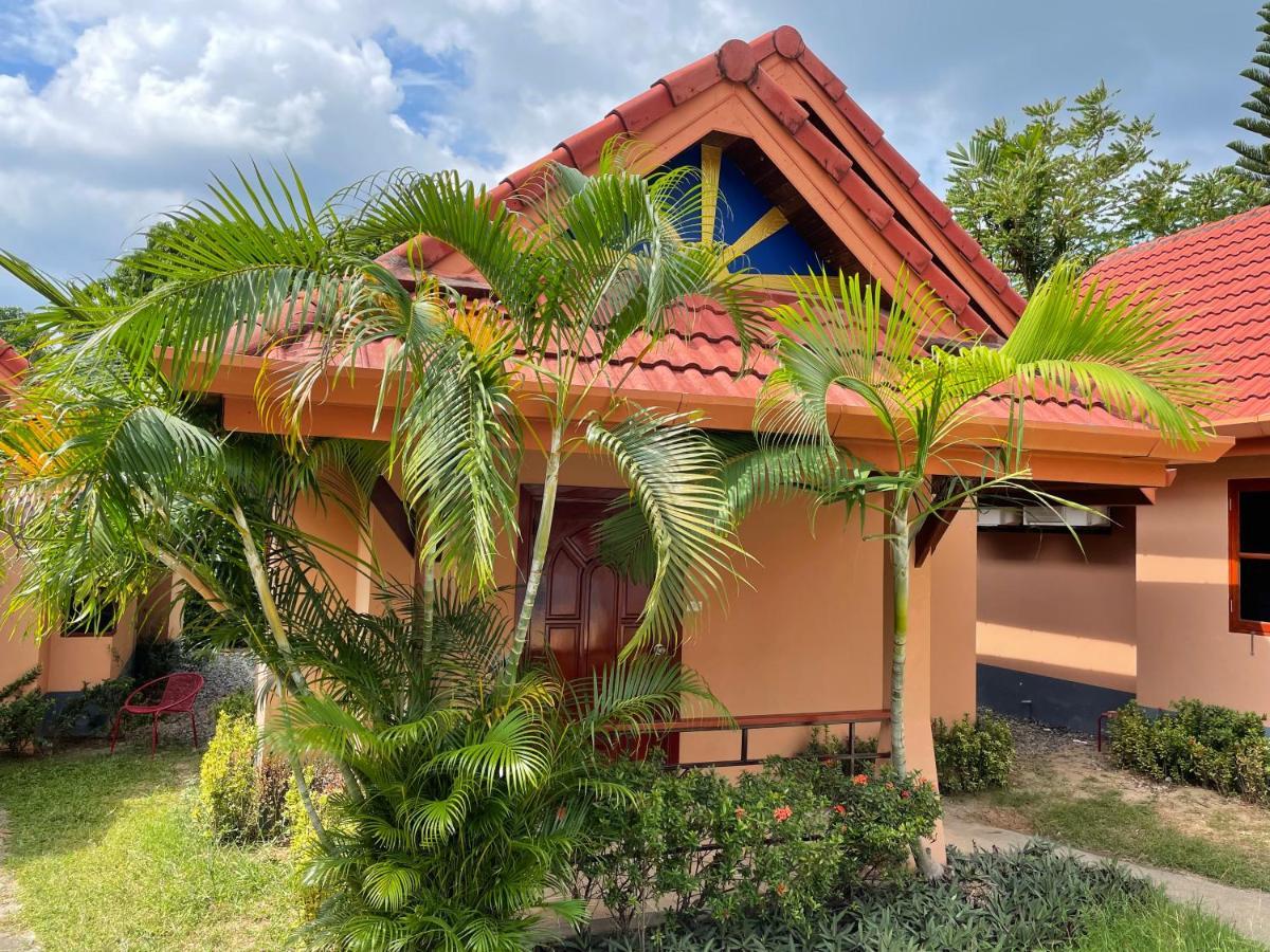 The Pace Phuket Boutique Resort Rawai Bagian luar foto