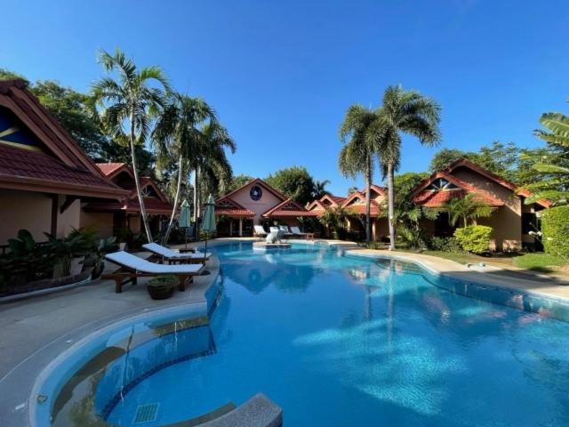 The Pace Phuket Boutique Resort Rawai Bagian luar foto